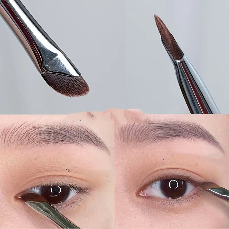 Angled Detail Eyeliner Brush