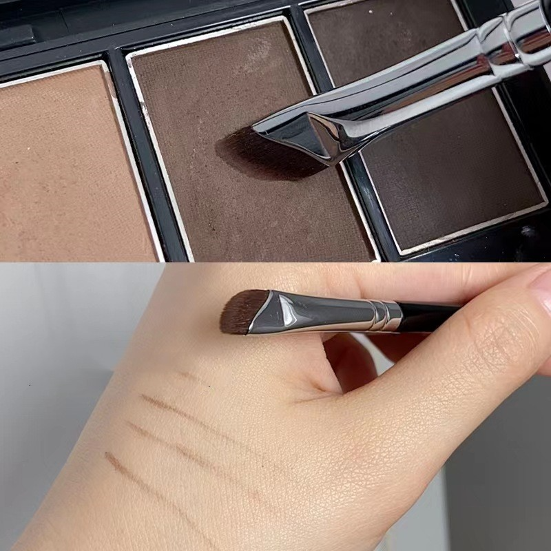 Angled Detail Eyeliner Brush