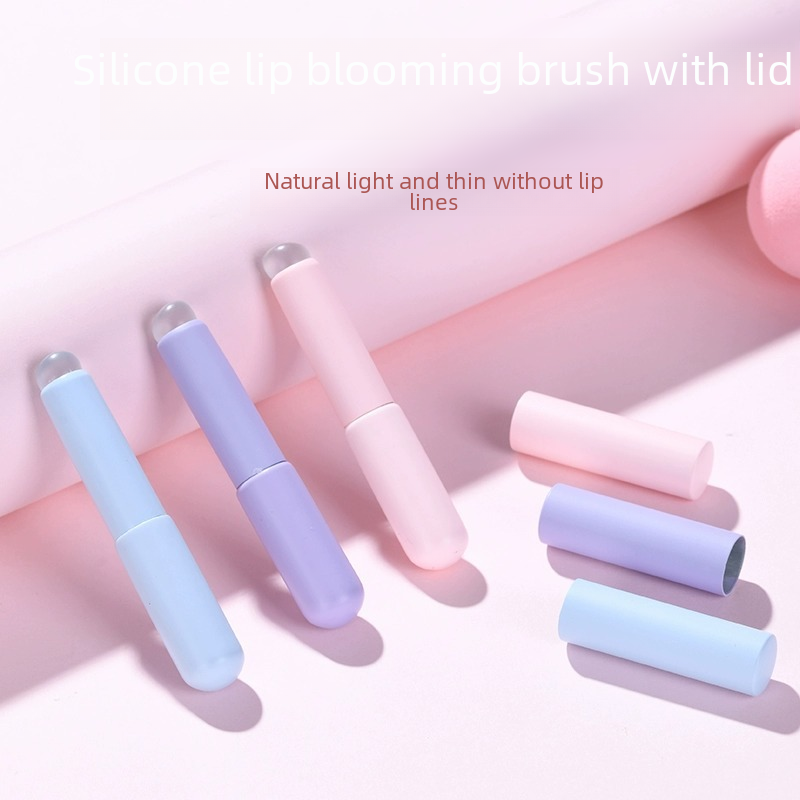 Silicone Lip Blending Brush with Cap