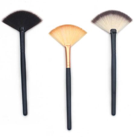 Fan Makeup Brush