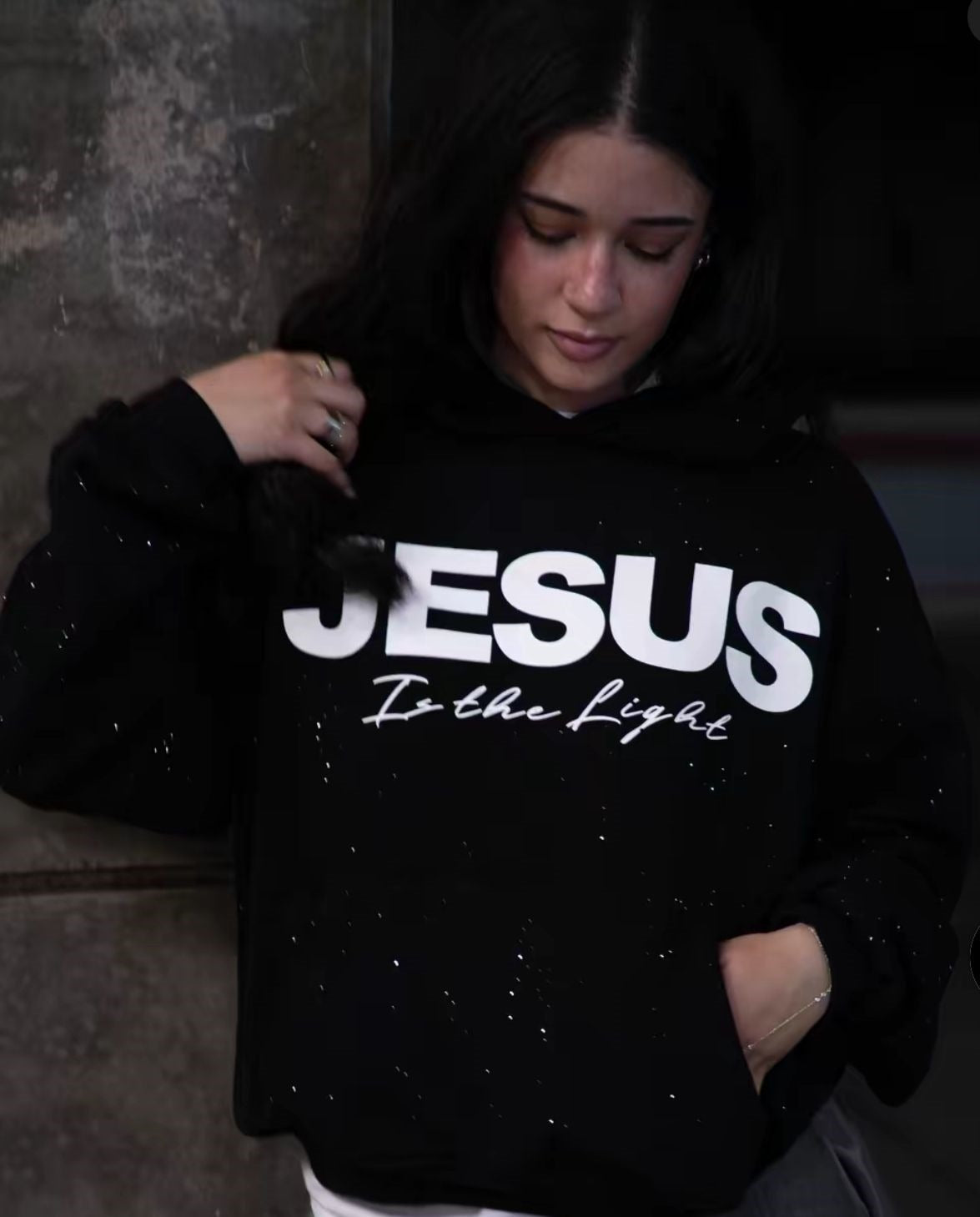 Sweat à capuche ras du cou