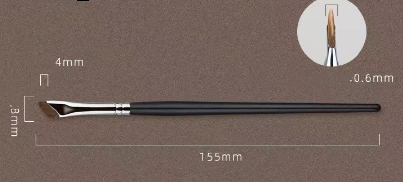 Angled Detail Eyeliner Brush
