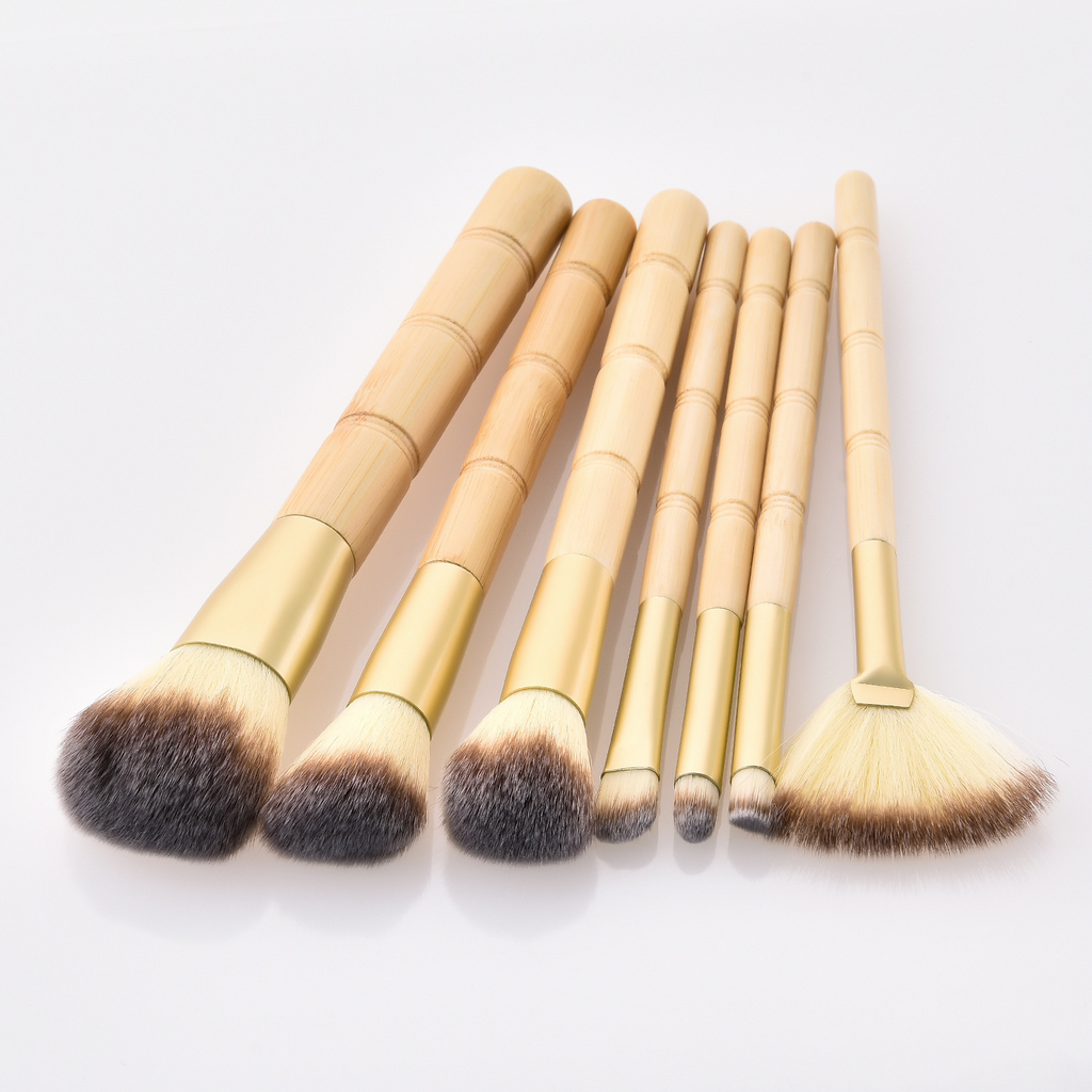 Wooden-Handle Makeup Brush Set — 7 Pieces