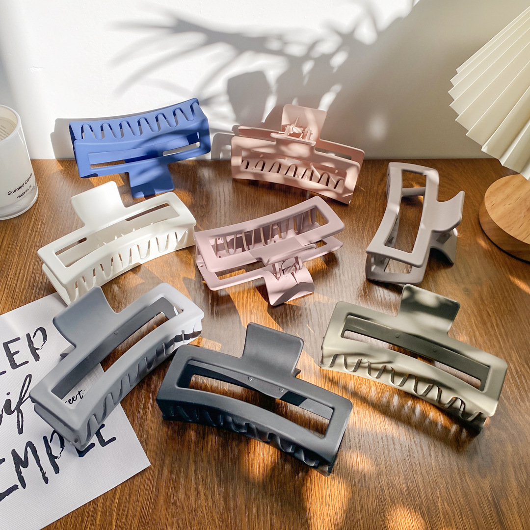 Oversized Matte Hair Claw Clip